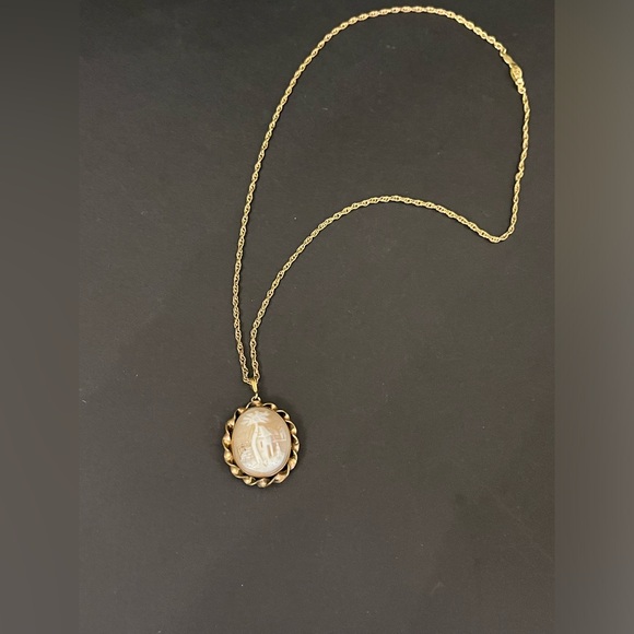 Rebecca at the Well Gold Filled Carved Shell Cameo - Picture 3 of 14